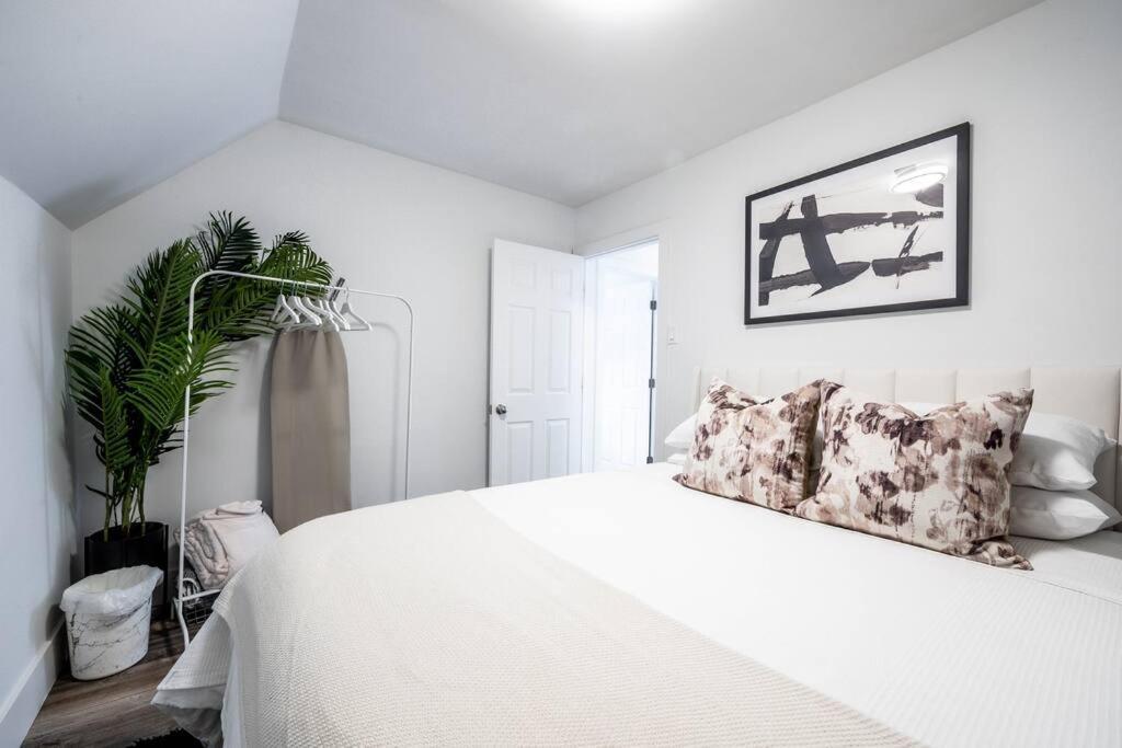 Luxury Stylish Home, Walk To Falls, Fire Pit&more Holiday home Niagara Falls