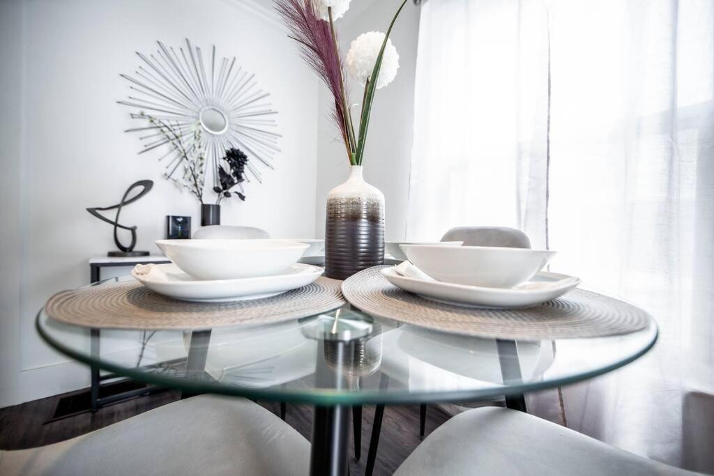 Luxury Stylish Home, Walk To Falls, Fire Pit&more * Niagara Falls