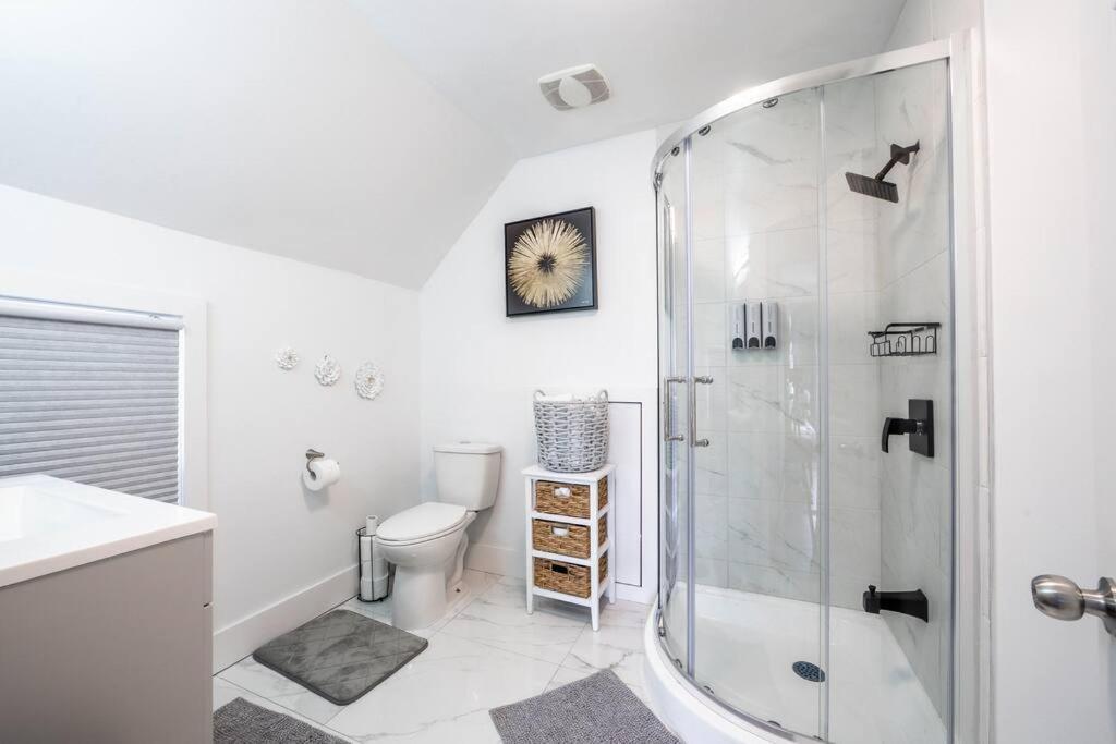 Hébergement de vacances Luxury Stylish Home, Walk To Falls, Fire Pit&more Niagara Falls